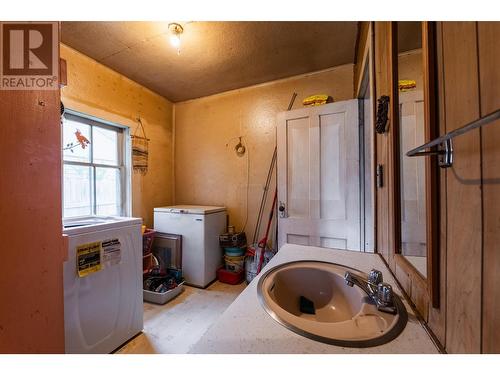 713 Arthur Street, Slocan, BC - Indoor Photo Showing Laundry Room