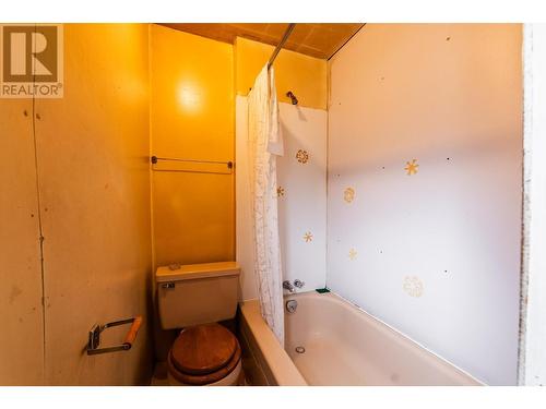 713 Arthur Street, Slocan, BC - Indoor Photo Showing Bathroom