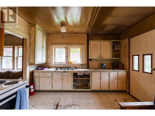 713 Arthur Street, Slocan, BC - Indoor Photo Showing Kitchen