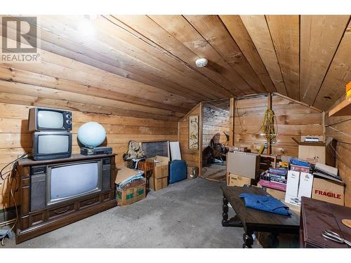 713 Arthur Street, Slocan, BC - Indoor