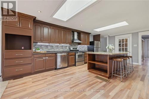 42 John Street, Halton Hills, ON - Indoor Photo Showing Kitchen With Upgraded Kitchen