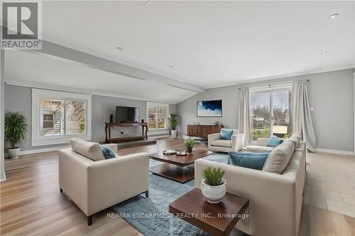 42 John Street, Halton Hills, ON - Indoor Photo Showing Living Room