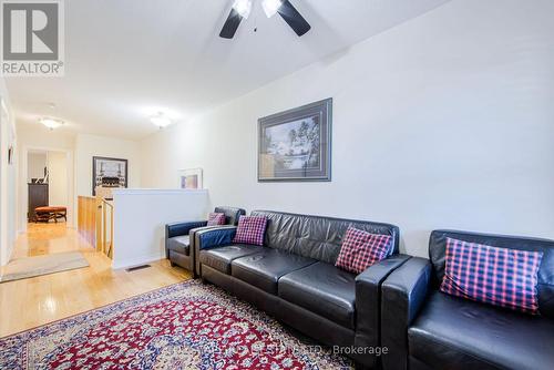 4454 Centretown Way, Mississauga, ON - Indoor Photo Showing Living Room