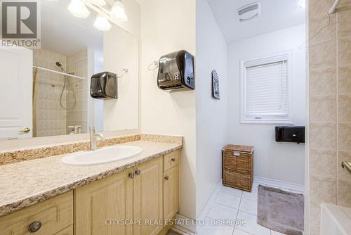 4454 Centretown Way, Mississauga, ON - Indoor Photo Showing Bathroom