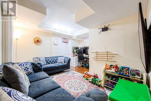 4454 Centretown Way, Mississauga, ON - Indoor Photo Showing Living Room