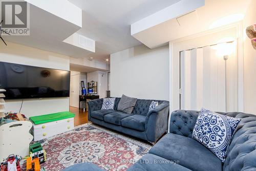 4454 Centretown Way, Mississauga, ON - Indoor Photo Showing Living Room