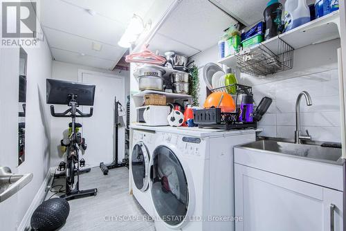 4454 Centretown Way, Mississauga, ON - Indoor Photo Showing Laundry Room