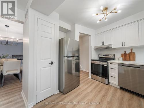 1227 Cornerbrook Place, Mississauga, ON - Indoor Photo Showing Kitchen