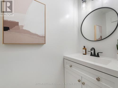 1227 Cornerbrook Place, Mississauga, ON - Indoor Photo Showing Bathroom