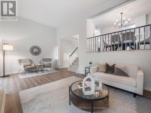 1227 Cornerbrook Place, Mississauga, ON - Indoor Photo Showing Living Room