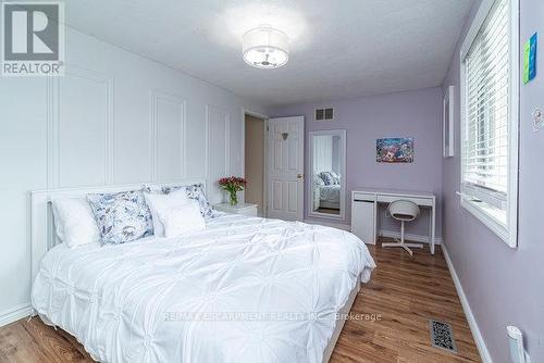 9 Bing Crescent, Hamilton, ON - Indoor Photo Showing Bedroom