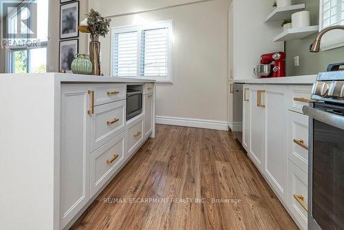 9 Bing Crescent, Hamilton, ON - Indoor Photo Showing Kitchen