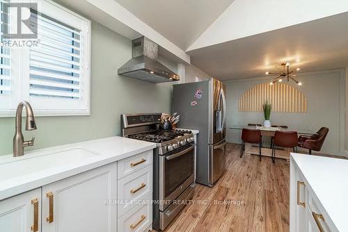 9 Bing Crescent, Hamilton, ON - Indoor Photo Showing Kitchen