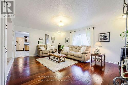 9534 Sideroad 3, Wellington North, ON - Indoor Photo Showing Living Room