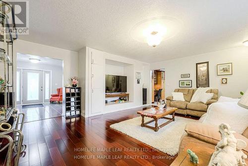 9534 Sideroad 3, Wellington North, ON - Indoor Photo Showing Living Room