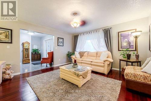 9534 Sideroad 3, Wellington North, ON - Indoor Photo Showing Living Room