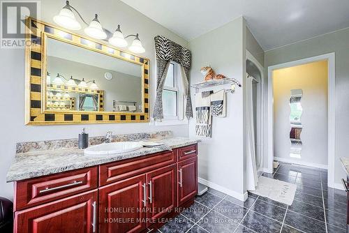 9534 Sideroad 3, Wellington North, ON - Indoor Photo Showing Bathroom