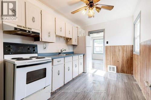 453 Paling Avenue, Hamilton, ON - Indoor Photo Showing Kitchen