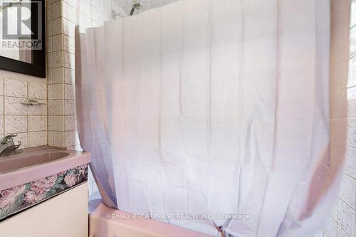 453 Paling Avenue, Hamilton, ON - Indoor Photo Showing Bathroom