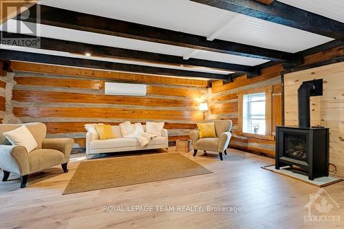 118 William Street, Merrickville-Wolford, ON - Indoor Photo Showing Living Room With Fireplace