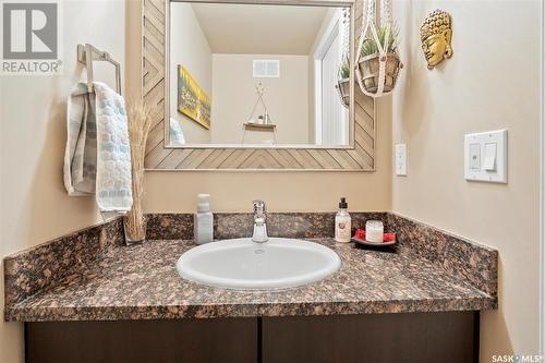 143 Maningas Bend, Saskatoon, SK - Indoor Photo Showing Bathroom