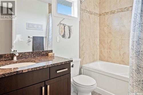 143 Maningas Bend, Saskatoon, SK - Indoor Photo Showing Bathroom