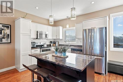 143 Maningas Bend, Saskatoon, SK - Indoor Photo Showing Kitchen With Upgraded Kitchen