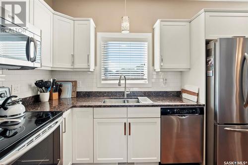 143 Maningas Bend, Saskatoon, SK - Indoor Photo Showing Kitchen With Double Sink With Upgraded Kitchen