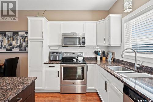 143 Maningas Bend, Saskatoon, SK - Indoor Photo Showing Kitchen With Double Sink