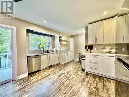 5325 Haugland Avenue, Terrace, BC - Indoor Photo Showing Kitchen With Double Sink With Upgraded Kitchen