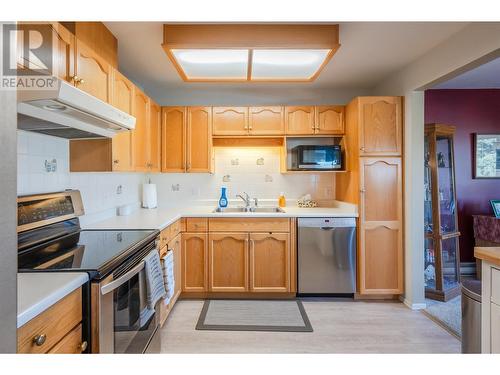 1445 Halifax Street Unit# 104, Penticton, BC - Indoor Photo Showing Kitchen With Double Sink