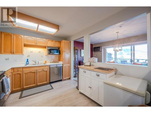 1445 Halifax Street Unit# 104, Penticton, BC - Indoor Photo Showing Kitchen With Double Sink