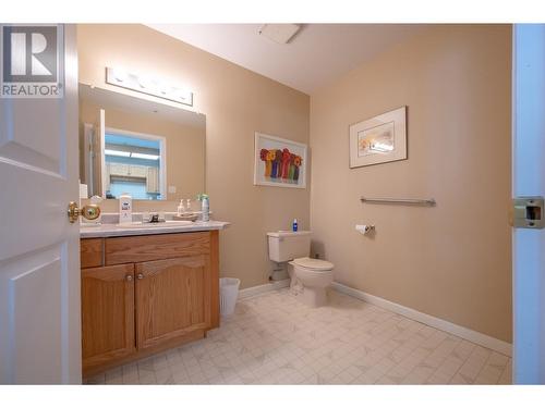 1445 Halifax Street Unit# 104, Penticton, BC - Indoor Photo Showing Bathroom