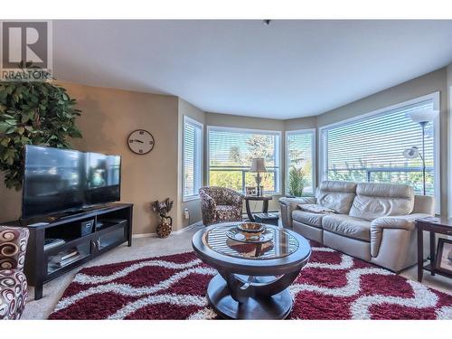 1445 Halifax Street Unit# 104, Penticton, BC - Indoor Photo Showing Living Room