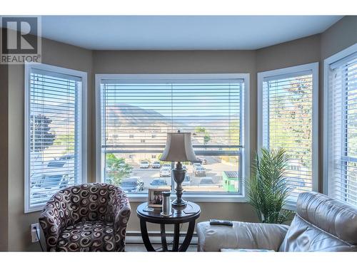 1445 Halifax Street Unit# 104, Penticton, BC - Indoor Photo Showing Living Room