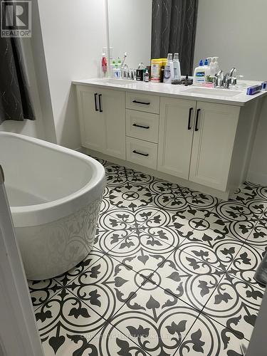 1060 Meadowlark Ridge Drive, London, ON - Indoor Photo Showing Bathroom