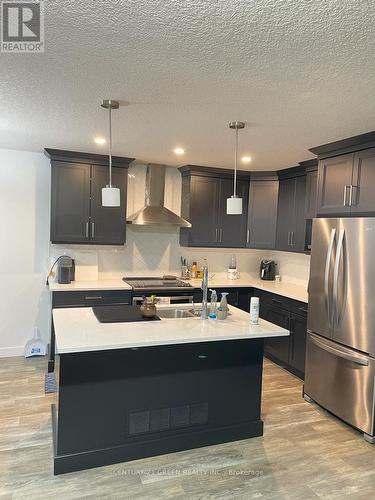 1060 Meadowlark Ridge Drive, London, ON - Indoor Photo Showing Kitchen With Double Sink With Upgraded Kitchen