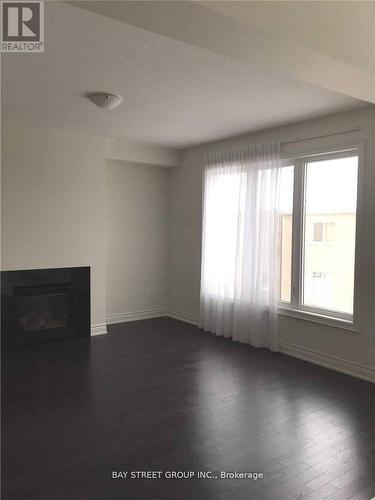 7 Yarrow Lane, East Gwillimbury, ON - Indoor Photo Showing Other Room