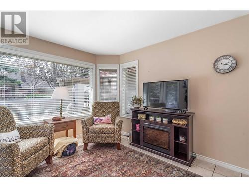 4043 Gallaghers Terrace, Kelowna, BC - Indoor Photo Showing Living Room