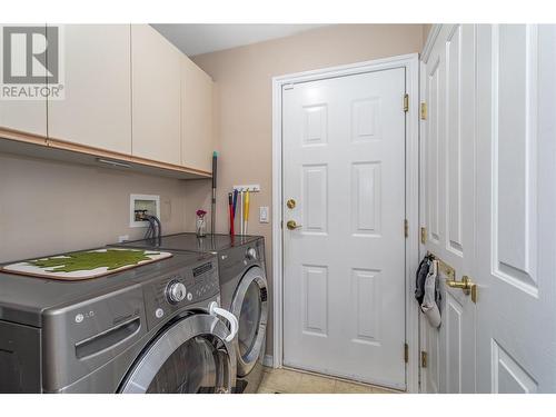 4043 Gallaghers Terrace, Kelowna, BC - Indoor Photo Showing Laundry Room