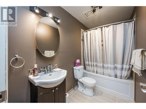 19255 Chief Lake Road, Prince George, BC - Indoor Photo Showing Bathroom