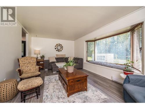 19255 Chief Lake Road, Prince George, BC - Indoor Photo Showing Living Room