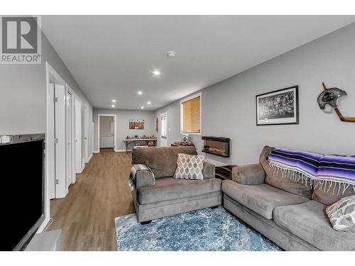 4016 Knight Crescent, Prince George, BC - Indoor Photo Showing Living Room