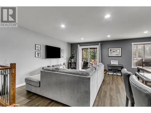 4016 Knight Crescent, Prince George, BC - Indoor Photo Showing Living Room