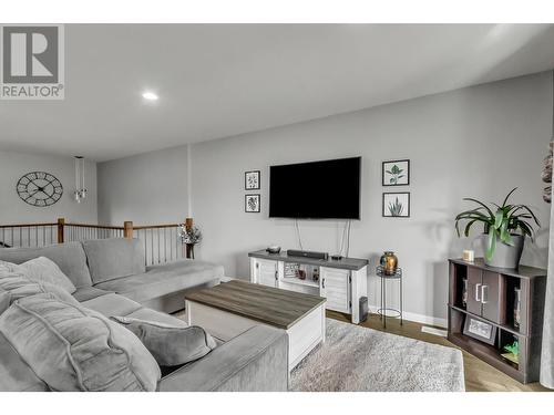 4016 Knight Crescent, Prince George, BC - Indoor Photo Showing Living Room