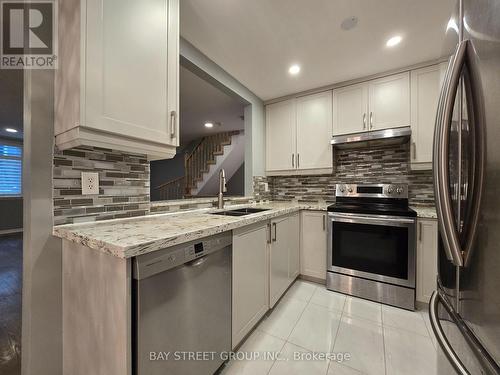 C5 - 108 Finch Avenue W, Toronto, ON - Indoor Photo Showing Kitchen With Double Sink With Upgraded Kitchen