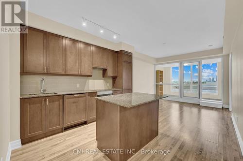 407 - 9075 Jane Street, Vaughan, ON - Indoor Photo Showing Kitchen