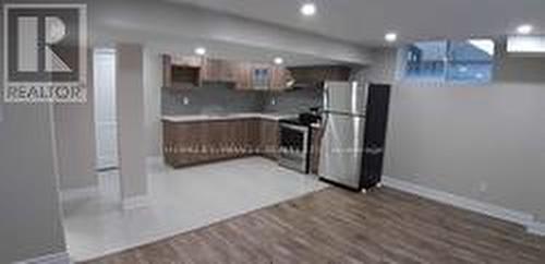 227 Sussexvale Drive, Brampton, ON - Indoor Photo Showing Kitchen