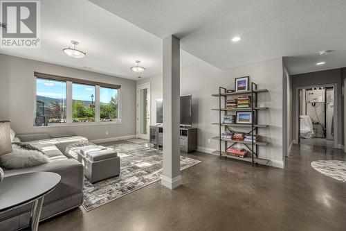 1858 Ironwood Terrace, Kamloops, BC - Indoor Photo Showing Living Room