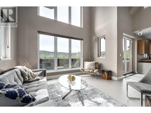 1858 Ironwood Terrace, Kamloops, BC - Indoor Photo Showing Living Room